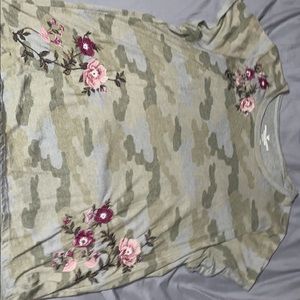 Camo and floral American Eagle T-shirt